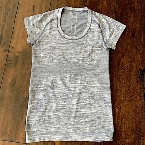 Lululemon swiftly, size 6, great condition!